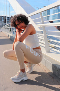 Naisten beiget Core Jersey FCUK trikoot