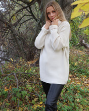 Lataa kuva Galleria-katseluun, Tramontana luonnonvaalea oversize neule poolokauluksella, Jumper L/S Collar, Cream