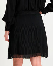 Lataa kuva Galleria-katseluun, Tramontana lyhyt musta pliseerattu hame, Skirt Chiffon Fancy Plisse, Black